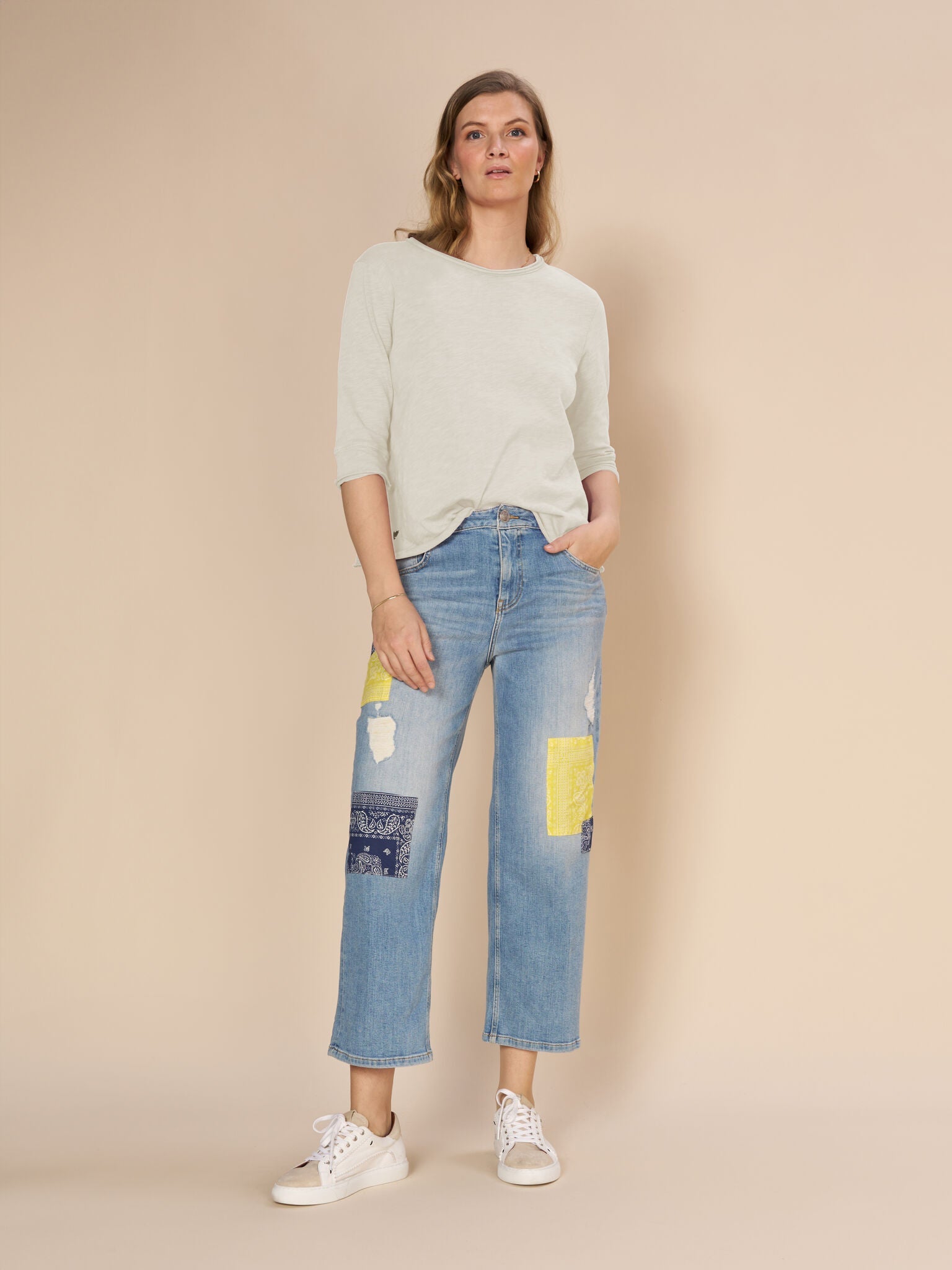 Modelshot / Light Blue / Detail